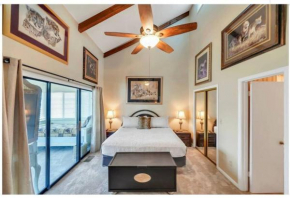 New listing!!! 4 min walk to the beach!